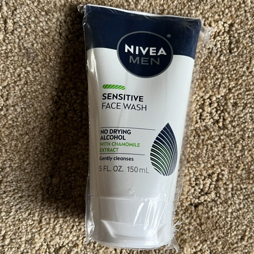 Nivea Men Sensitive Face Wash with Vitamin E, Chamomile and Witch Hazel Extracts